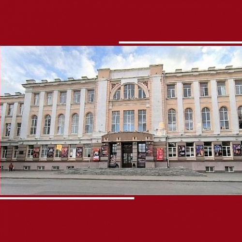 Фасады Донского театра драмы и комедии им. В. Комиссаржевской украсили яркие баннеры
