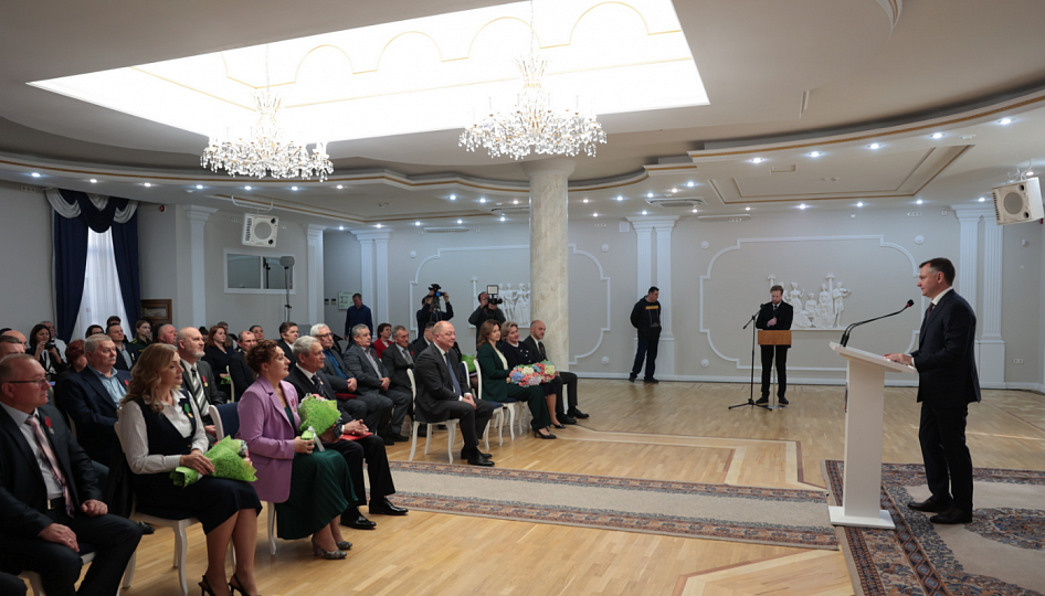 Артисты Донского театра награждены медалью «За труды в культуре и искусстве»